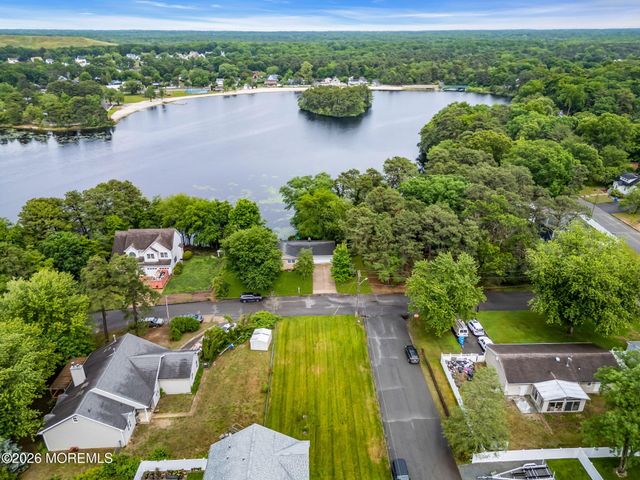 1600 Parkview Boulevard, Toms River, NJ 08755