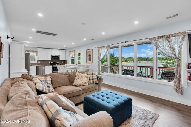 1600 Parkview Boulevard, Toms River, NJ 08755