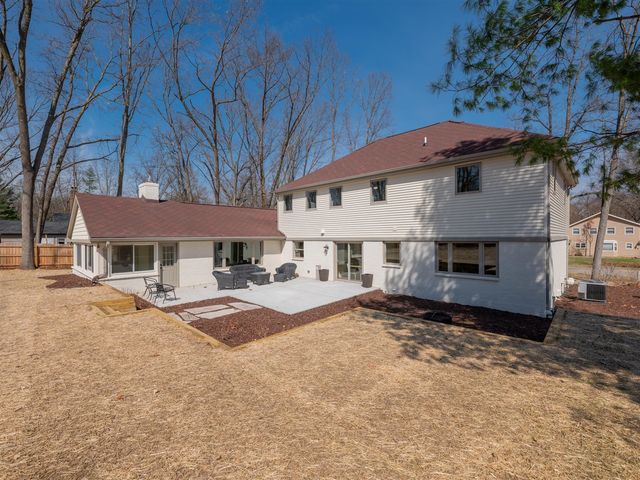 5153 Chickadee Drive, Kalamazoo, MI 49009