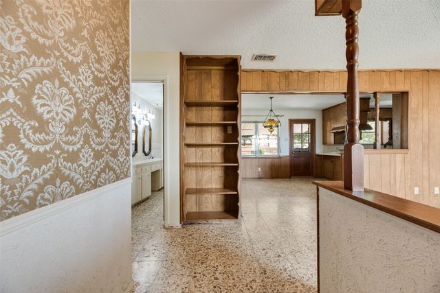 520 Pecan Street, Crowley, TX 76036