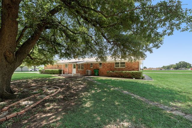 520 Pecan Street, Crowley, TX 76036