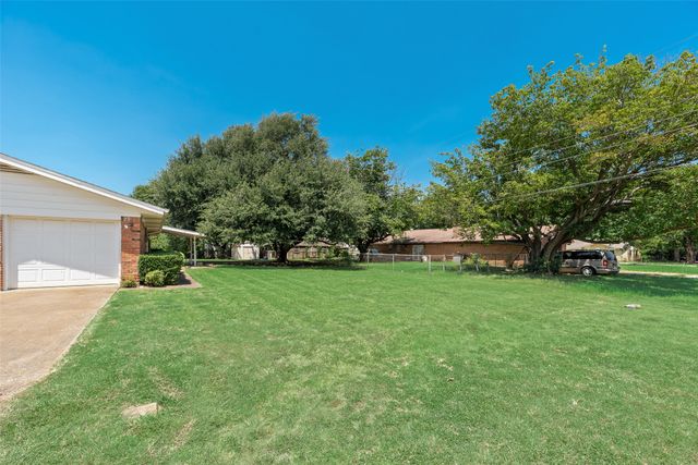 520 Pecan Street, Crowley, TX 76036