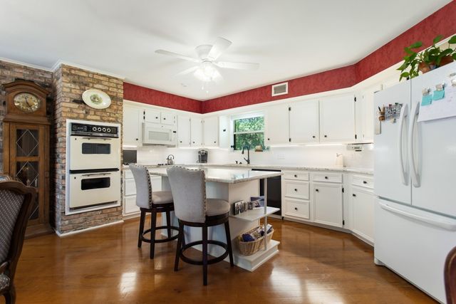 4930 W Twin Lakes Drive, Tyler, TX 75704