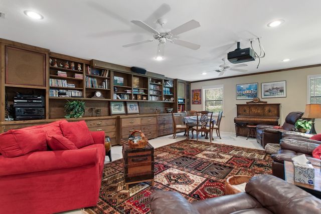 4930 W Twin Lakes Drive, Tyler, TX 75704