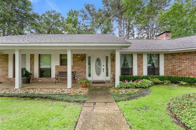 4930 W Twin Lakes Drive, Tyler, TX 75704