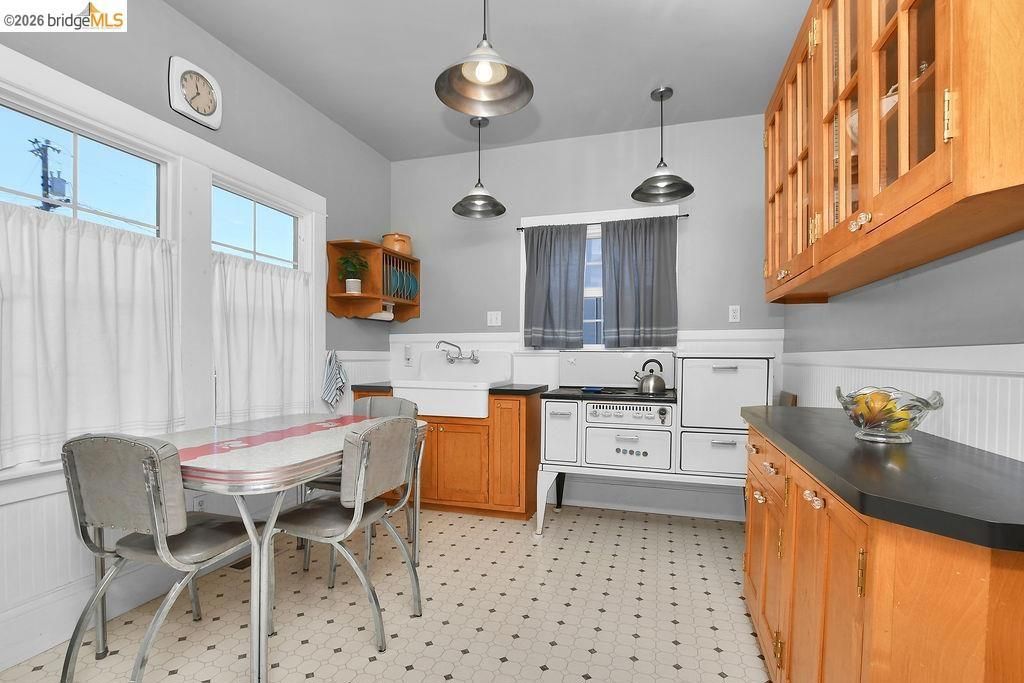 Image 14 of property listing at 325 S 2Nd St, Rio Vista, CA 94571