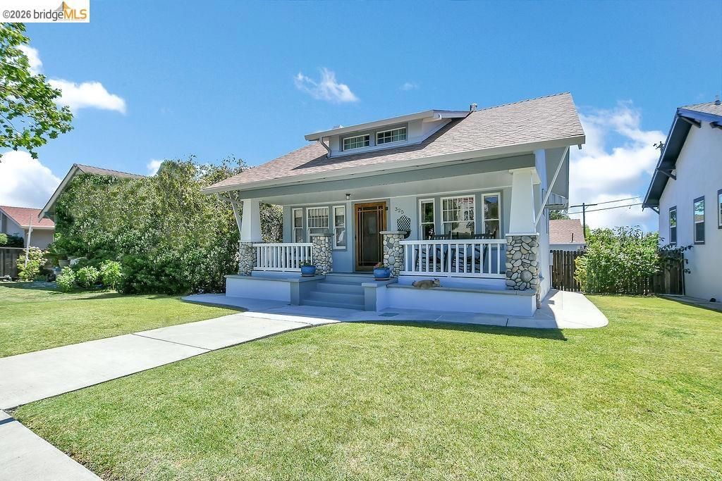 Image 5 of property listing at 325 S 2Nd St, Rio Vista, CA 94571