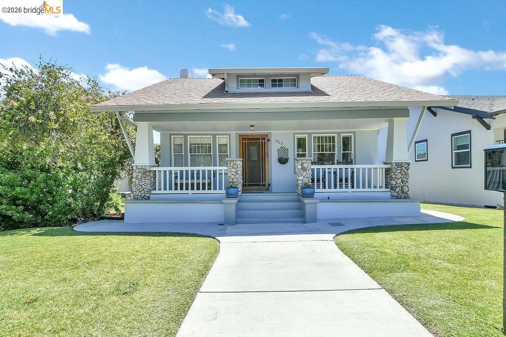Image 6 of property listing at 325 S 2Nd St, Rio Vista, CA 94571