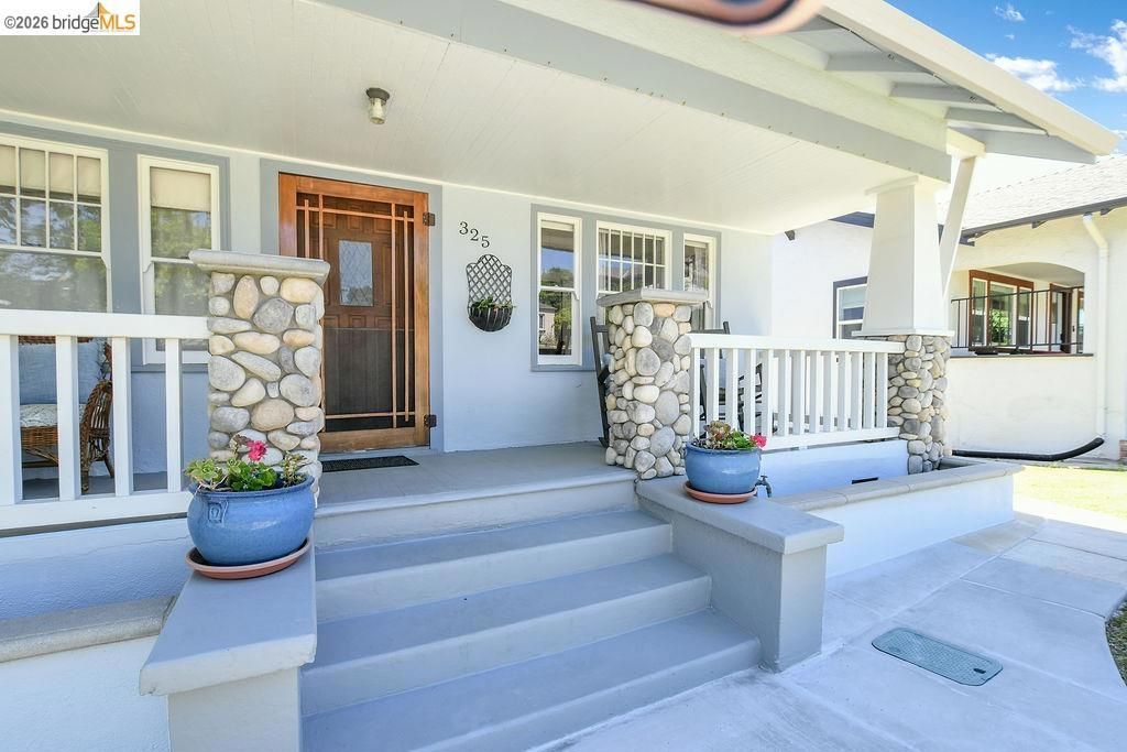 Image 7 of property listing at 325 S 2Nd St, Rio Vista, CA 94571