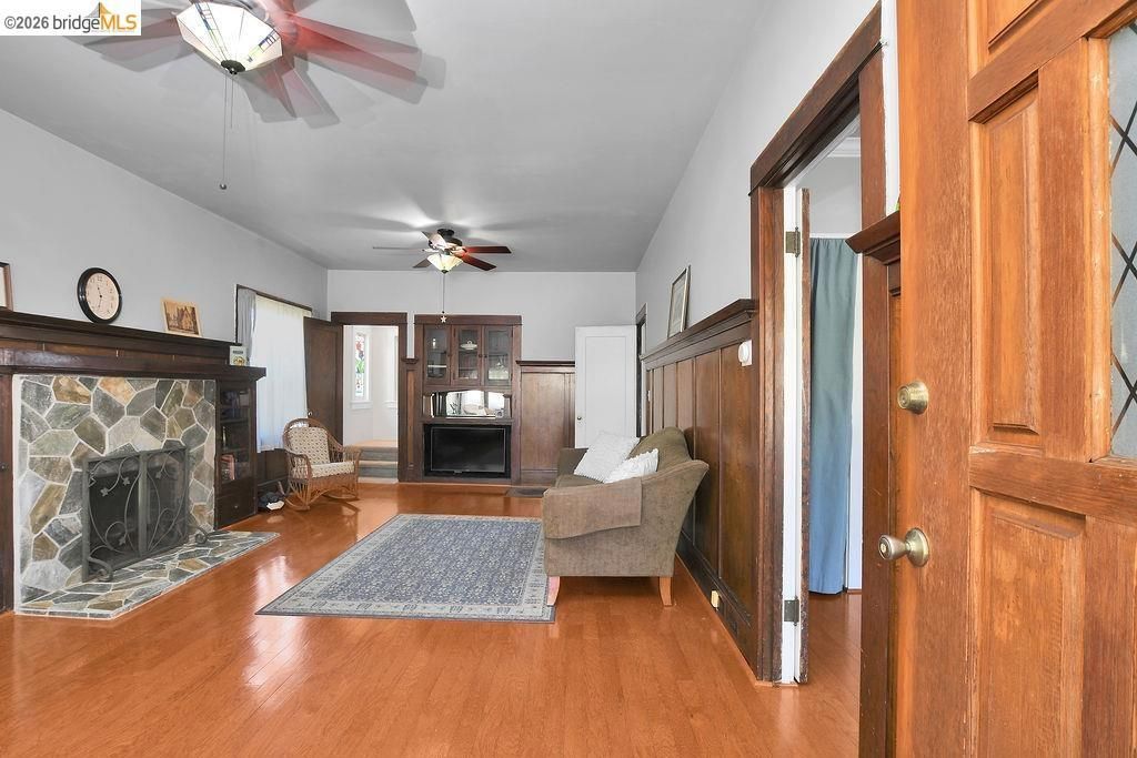 Image 8 of property listing at 325 S 2Nd St, Rio Vista, CA 94571