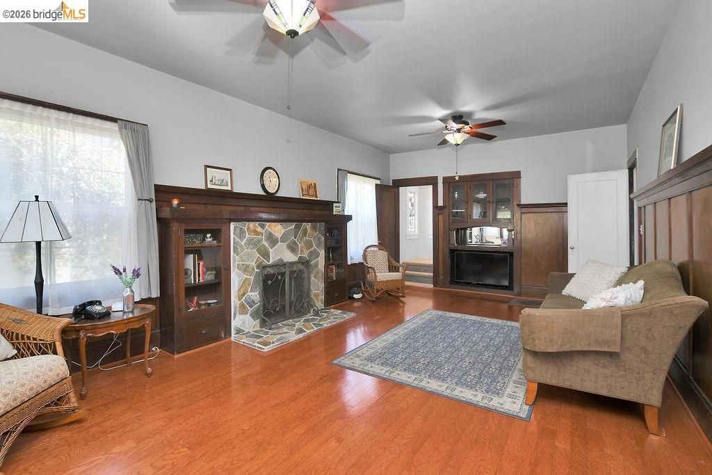 Image 9 of property listing at 325 S 2Nd St, Rio Vista, CA 94571