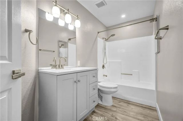 3605 E Anaheim Street 420, Long Beach, CA 90804
