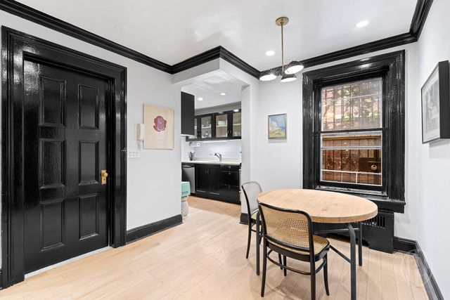 17 W 10th St Apt 1N, New York City, NY 10011