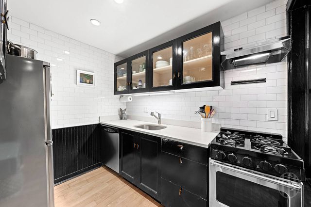17 W 10th St Apt 1N, New York City, NY 10011