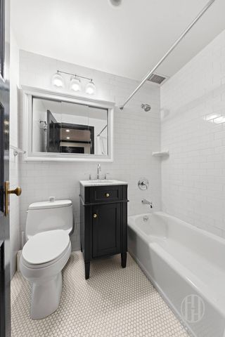17 W 10th St Apt 1N, New York City, NY 10011