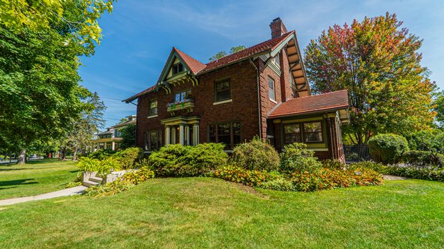 498 S Court Street, Crown Point, IN 46307