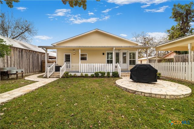 260 N Santa Clara Avenue, New Braunfels, TX 78130
