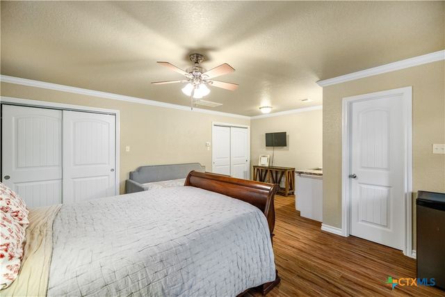 260 N Santa Clara Avenue, New Braunfels, TX 78130