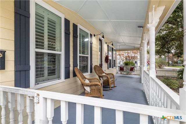 260 N Santa Clara Avenue, New Braunfels, TX 78130