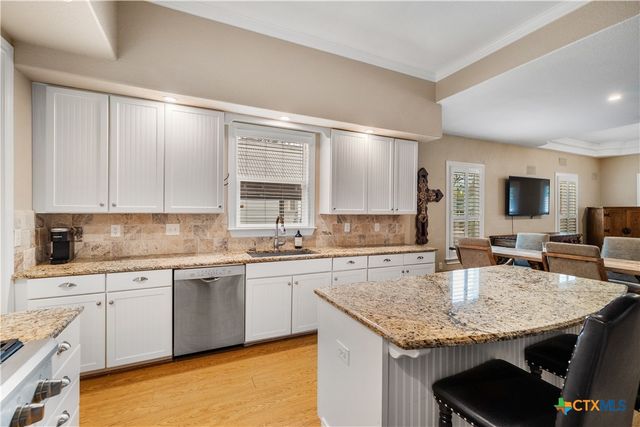 260 N Santa Clara Avenue, New Braunfels, TX 78130