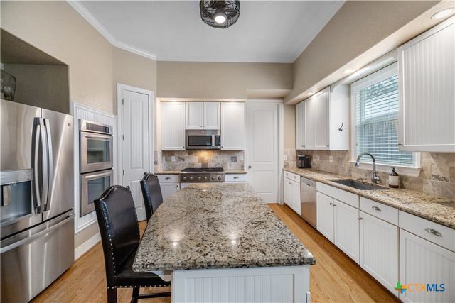 260 N Santa Clara Avenue, New Braunfels, TX 78130