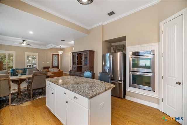 260 N Santa Clara Avenue, New Braunfels, TX 78130