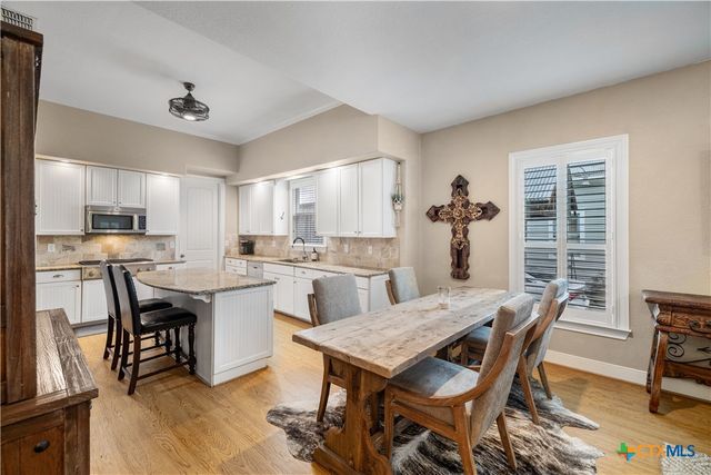 260 N Santa Clara Avenue, New Braunfels, TX 78130