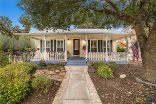 260 N Santa Clara Avenue, New Braunfels, TX 78130