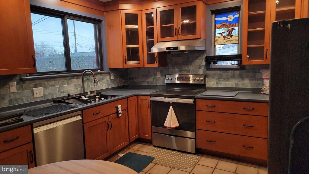 Image 4 of property listing at 516 COLUMBIA AVE, Temple, PA 19560