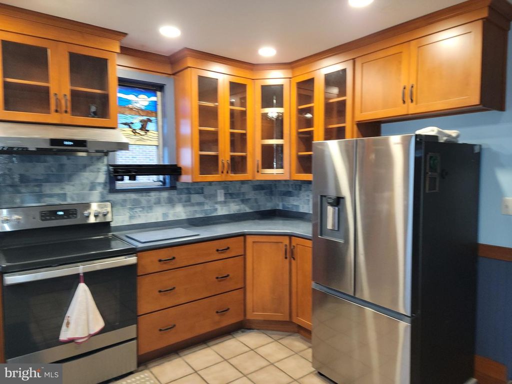 Image 5 of property listing at 516 COLUMBIA AVE, Temple, PA 19560