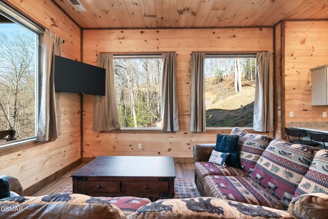 991 King Branch Road, Sevierville, TN 37876