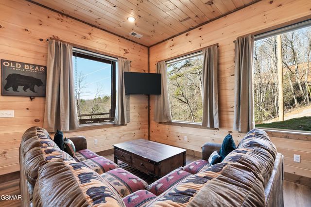 991 King Branch Road, Sevierville, TN 37876