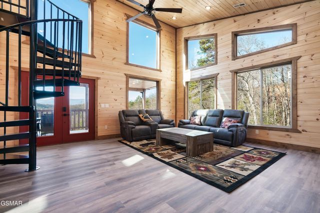 991 King Branch Road, Sevierville, TN 37876