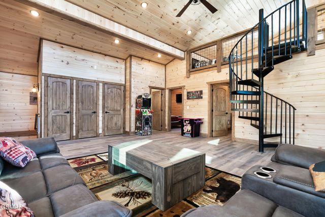 991 King Branch Road, Sevierville, TN 37876