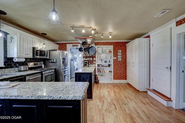 3617 SW Center Road, Columbus, KS 66725