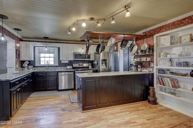 3617 SW Center Road, Columbus, KS 66725