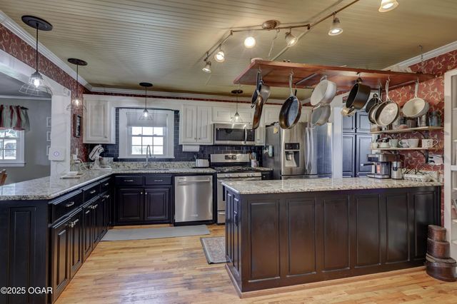 3617 SW Center Road, Columbus, KS 66725