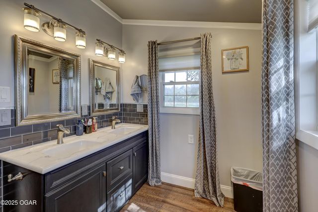 3617 SW Center Road, Columbus, KS 66725