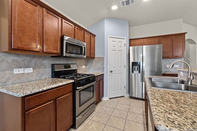 2609 LONESOME CREEK TRL, New Braunfels, TX 78130
