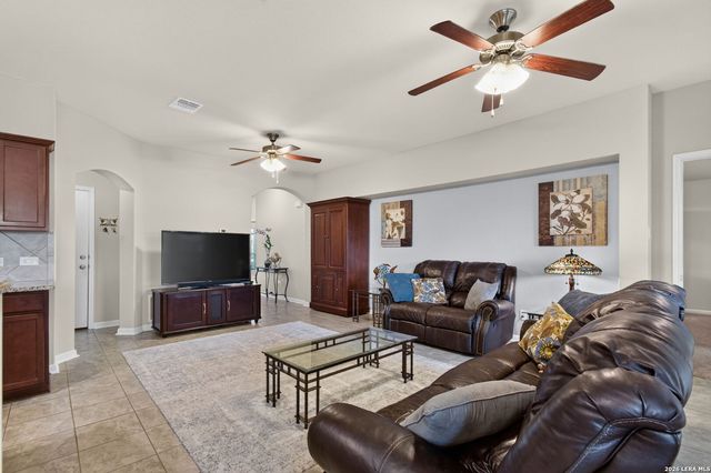 2609 LONESOME CREEK TRL, New Braunfels, TX 78130