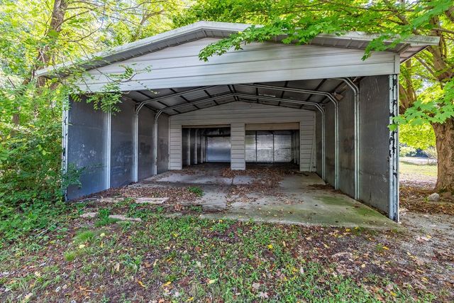 121 Highland School Rd, Hopkinsville, KY 42240