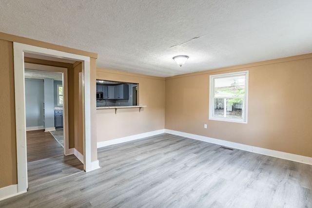 121 Highland School Rd, Hopkinsville, KY 42240