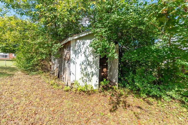 121 Highland School Rd, Hopkinsville, KY 42240