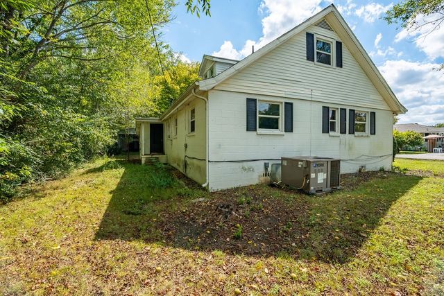 121 Highland School Rd, Hopkinsville, KY 42240