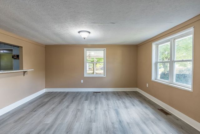 121 Highland School Rd, Hopkinsville, KY 42240