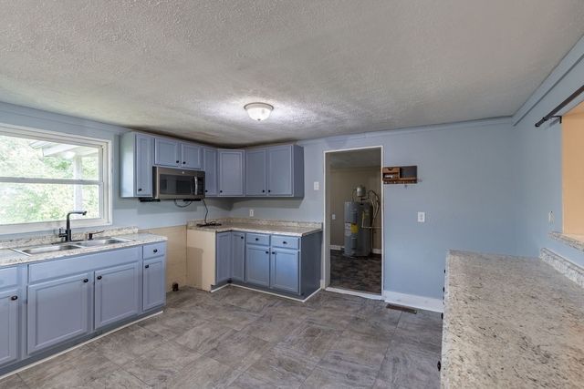 121 Highland School Rd, Hopkinsville, KY 42240