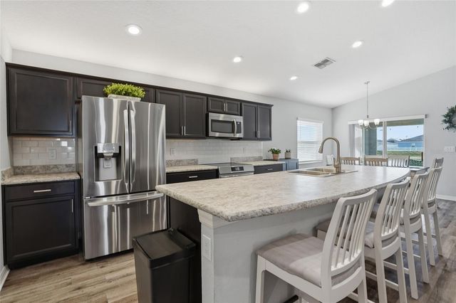 6872 GIDEON CIRCLE, Zephyrhills, FL 33541