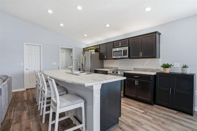 6872 GIDEON CIRCLE, Zephyrhills, FL 33541