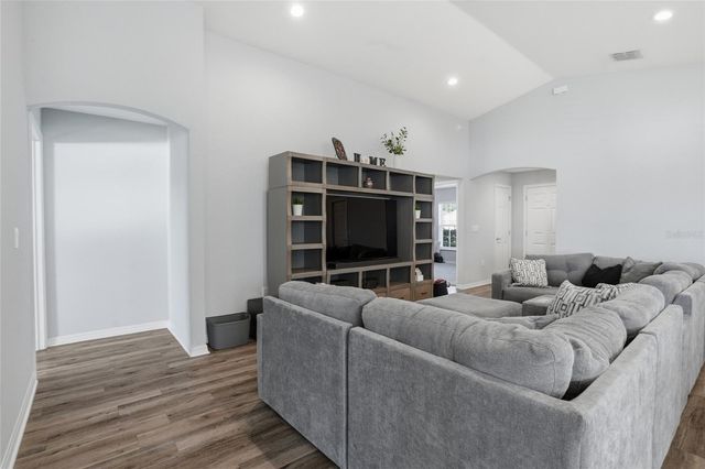 6872 GIDEON CIRCLE, Zephyrhills, FL 33541