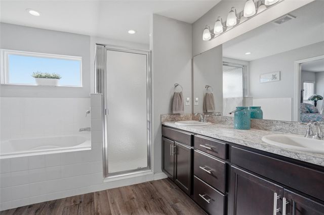 6872 GIDEON CIRCLE, Zephyrhills, FL 33541